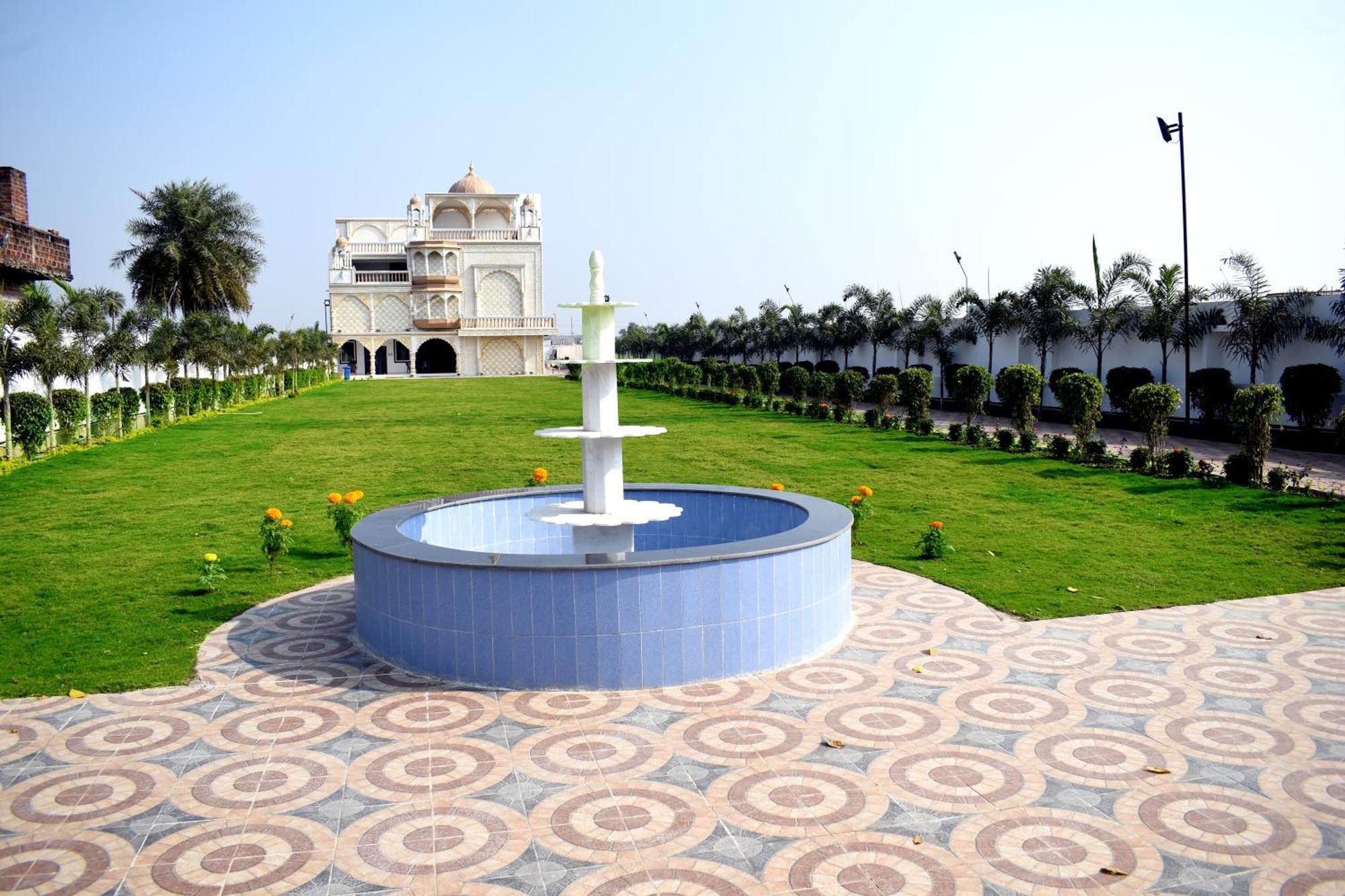 Vatika Banquet And Lawn Hotel Gaya Luaran gambar