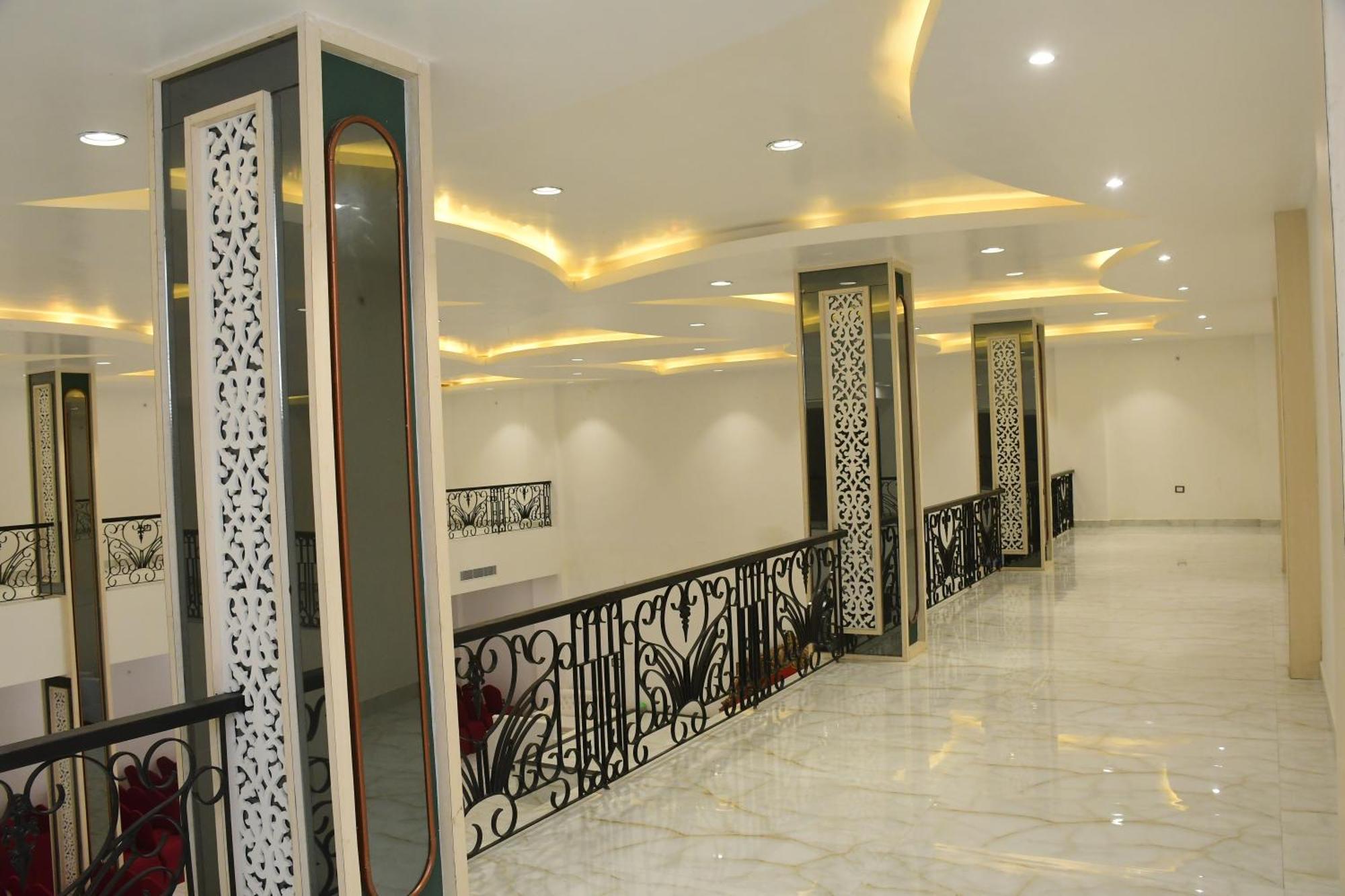 Vatika Banquet And Lawn Hotel Gaya Luaran gambar
